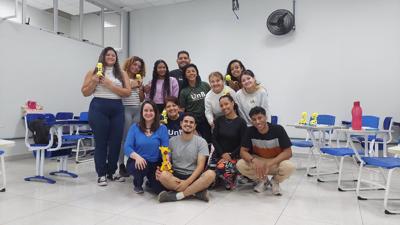 Encerramento 09/07 — turma FUP; girafas CNV; camisetas UnB